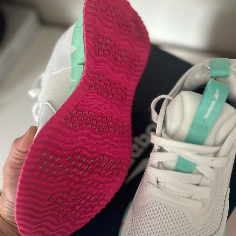 Reebok ZIG DYNAMICA, size 6.5 women’s, white with neon colors - Picture 4 of 4